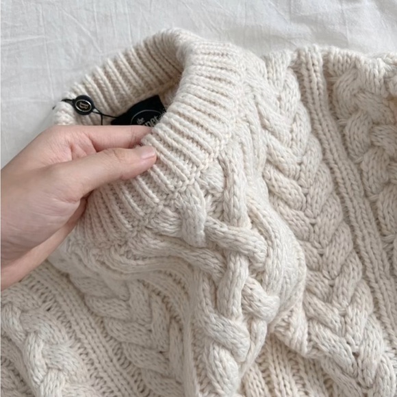 NEW ITALY WOOL CABLE KNIT  SWEATER (S) - Picture 9 of 10